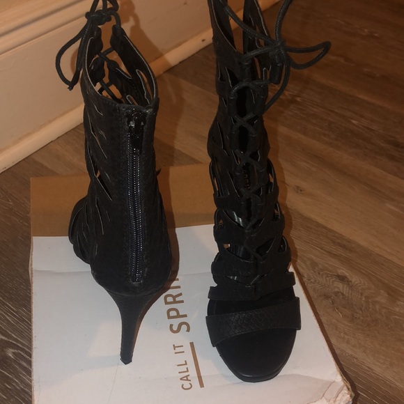 Black lace up heels - Picture 2 of 2